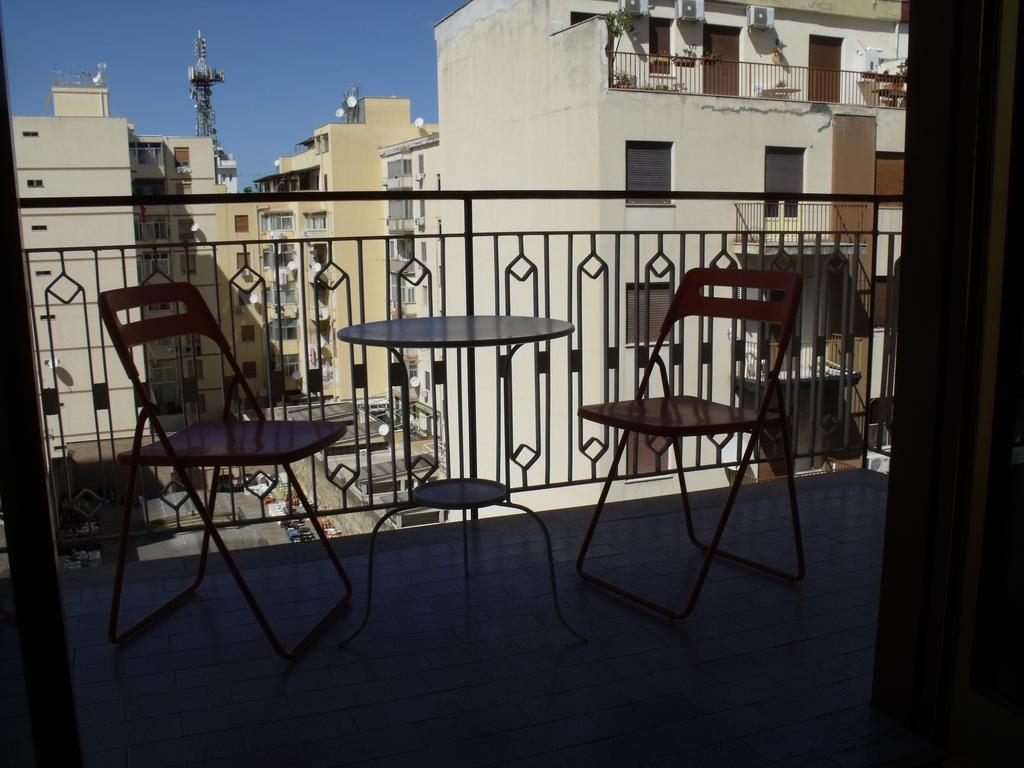 A Tre Passi Dal Centro Hotel Palermo Eksteriør billede